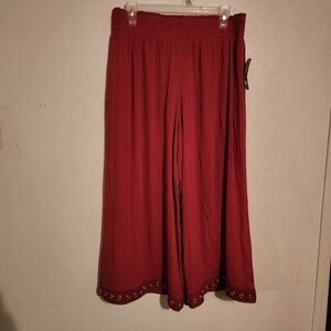 New Directions Wide Leg Boho Capris Gold Accents -Rust Size L NWT
